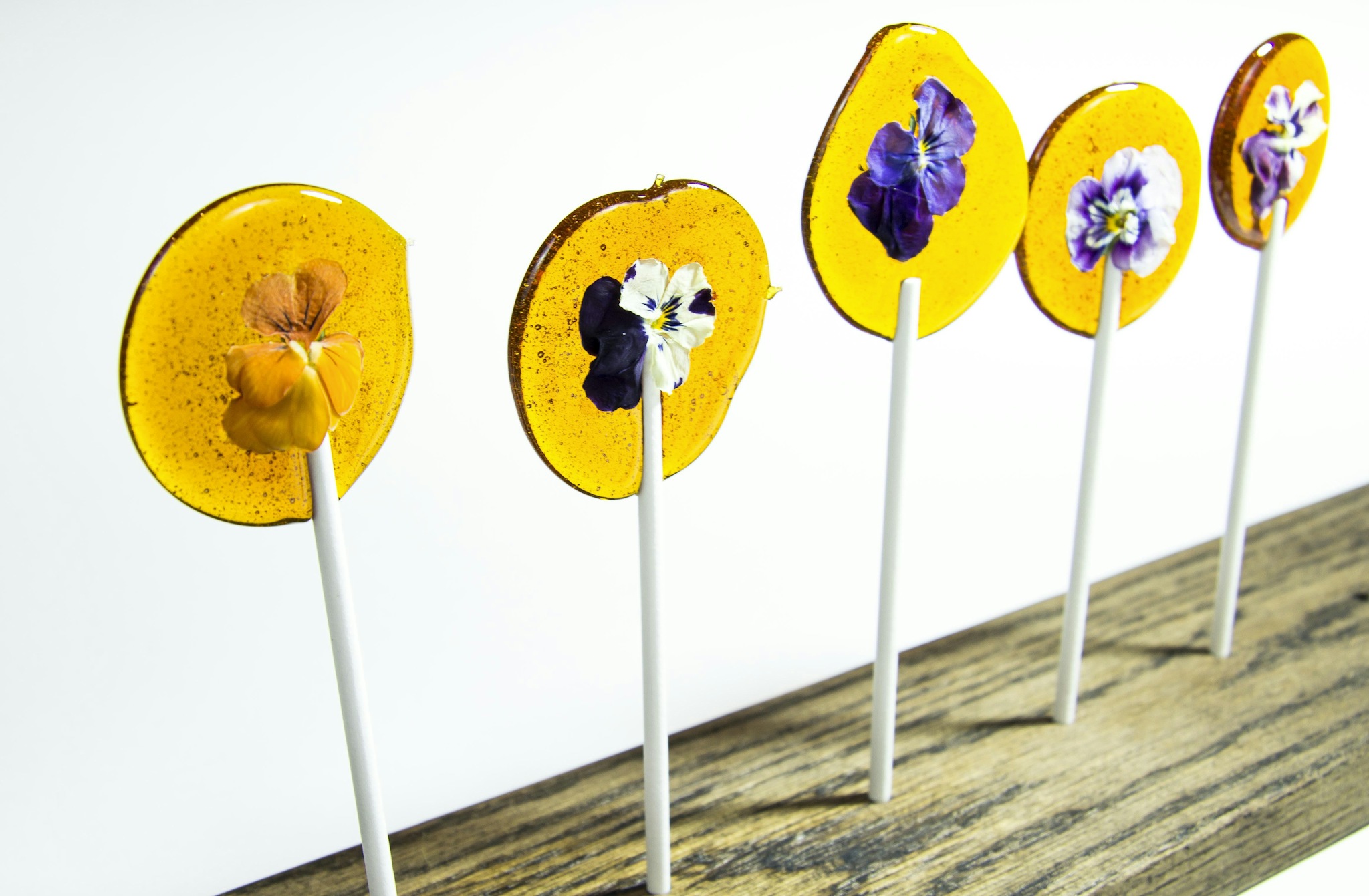 Top Chicago Caterers-Paramount Events - Edible Blossom Lollipops