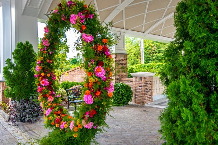 12 Circular Wedding Arch Ideas You Won’t Find Anywhere Else PartySlate