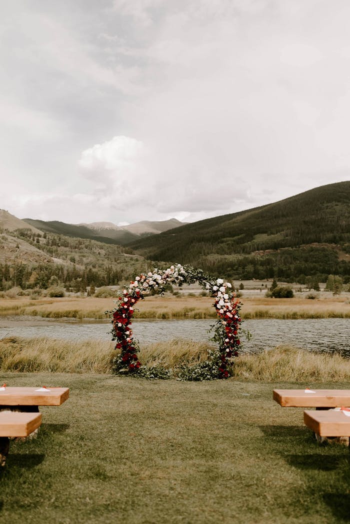 12 Circular Wedding Arch Ideas You Won’t Find Anywhere Else PartySlate