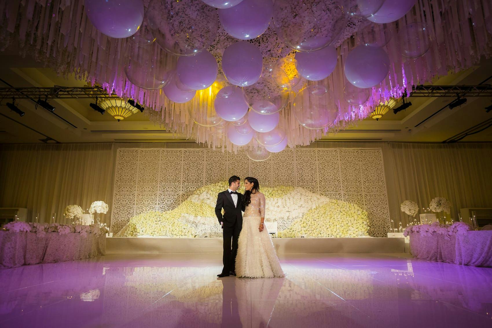 32 Top Photos Ceiling Decorations For Weddings Wedding Ceiling   Oversized Balloons For An Oversized Impact 