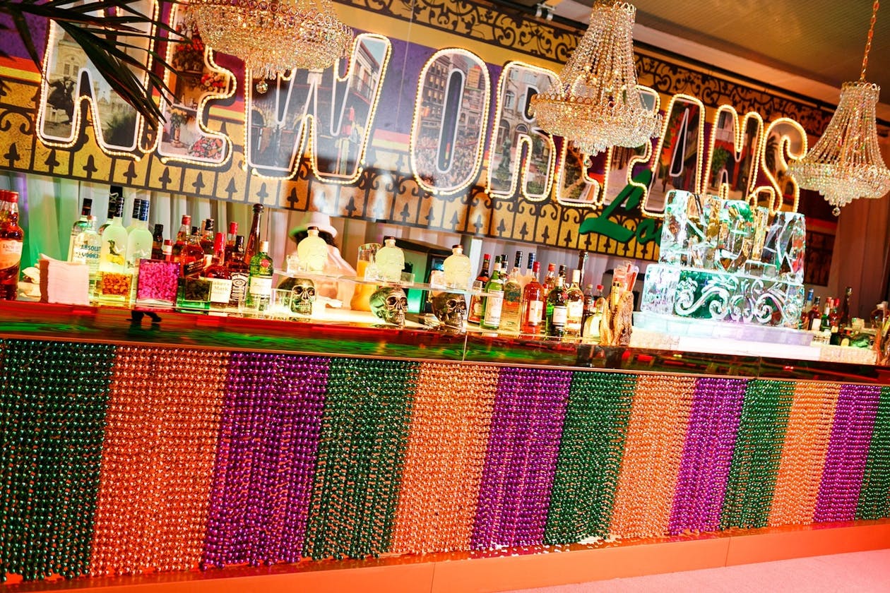 16 Steps for Hosting an Epic Mardi Gras Themed Party - PartySlate