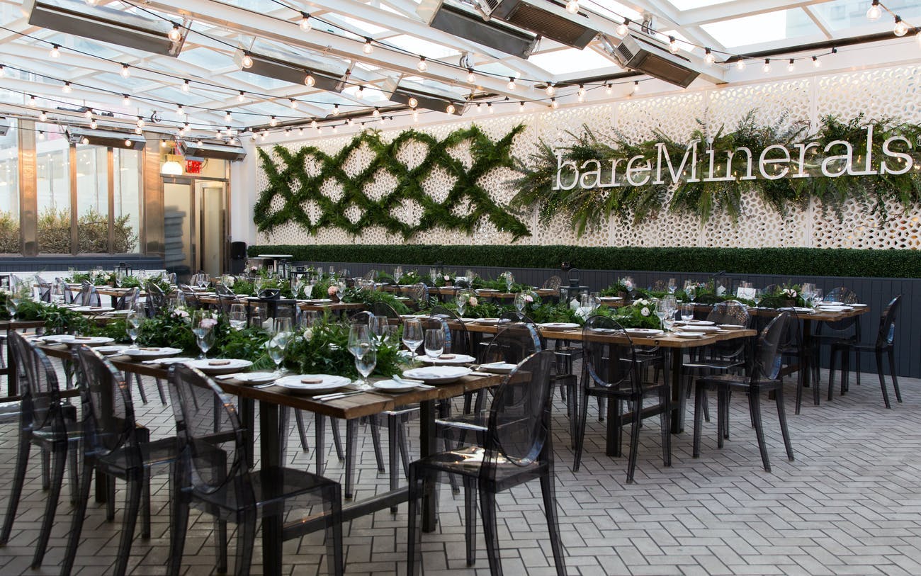 BareMinerals corporate dinner party with criss hatch greenery wall | PartySlate