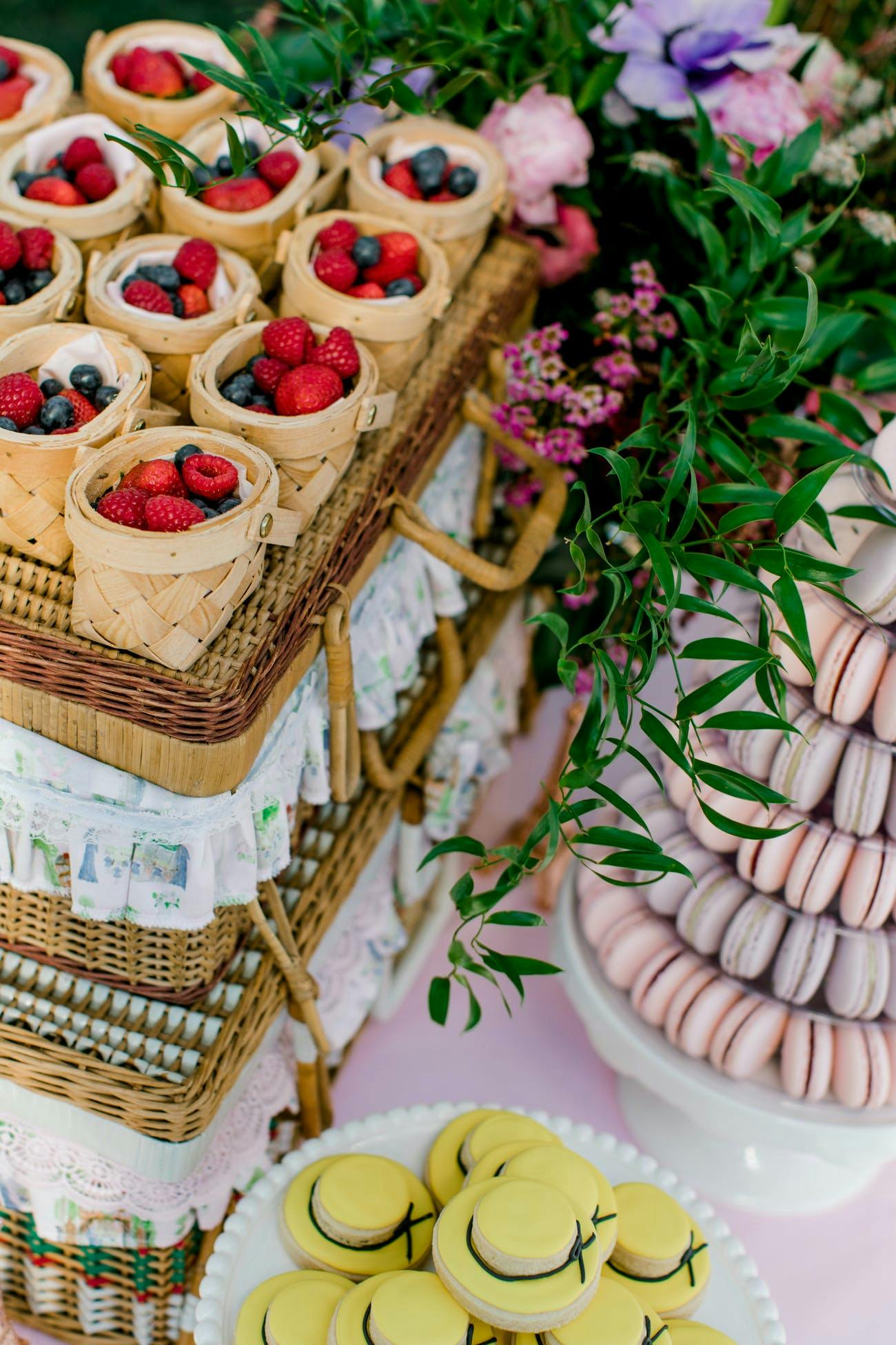 A Magnifique Paris Themed Party In 11 Easy Steps Plus 24 Real French a-magnifique-paris-themed-party-in-11-easy-steps-plus-24-real-french