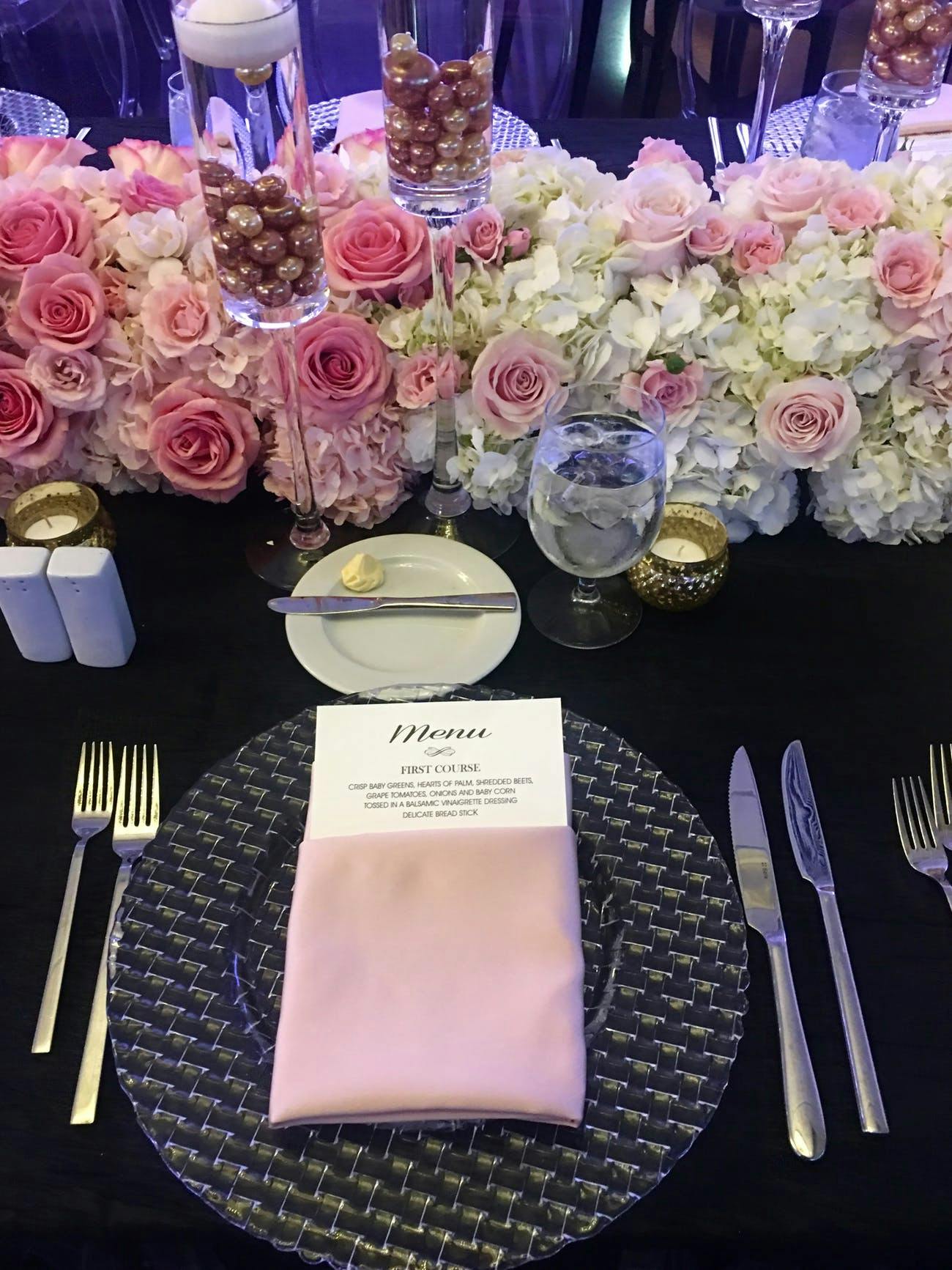 Black and White Plate with Pink Napkin and Floral Centerpiece