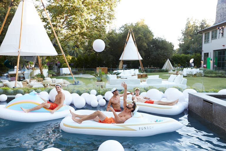 5 Backyard Birthday Party Ideas For An Intimate Party At Home Partyslate 40th Birthday Party At Home