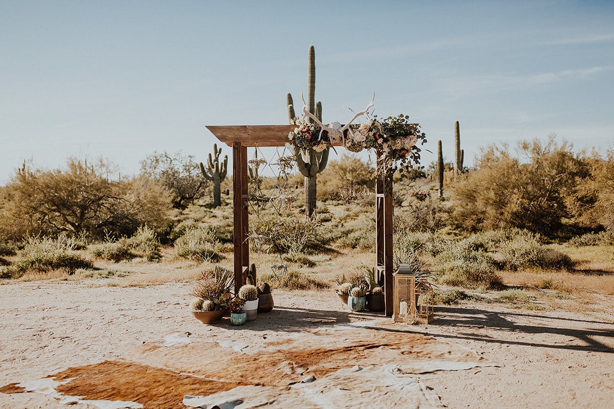 Desert Foothills Barn Wedding in Scottsdale, AZ | PartySlate