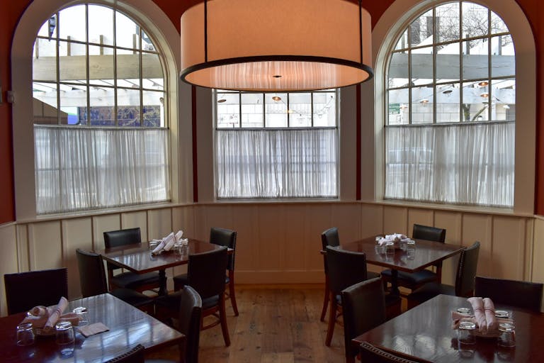 Private dining space with Savannah style and southern barbecue at Chicago | PartySlate