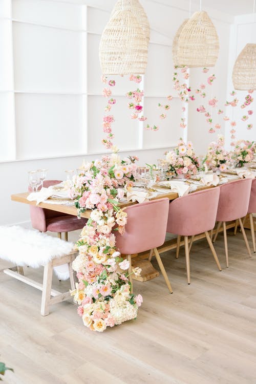 2021 Trend Rosé inspired table for 10 | PartySlate