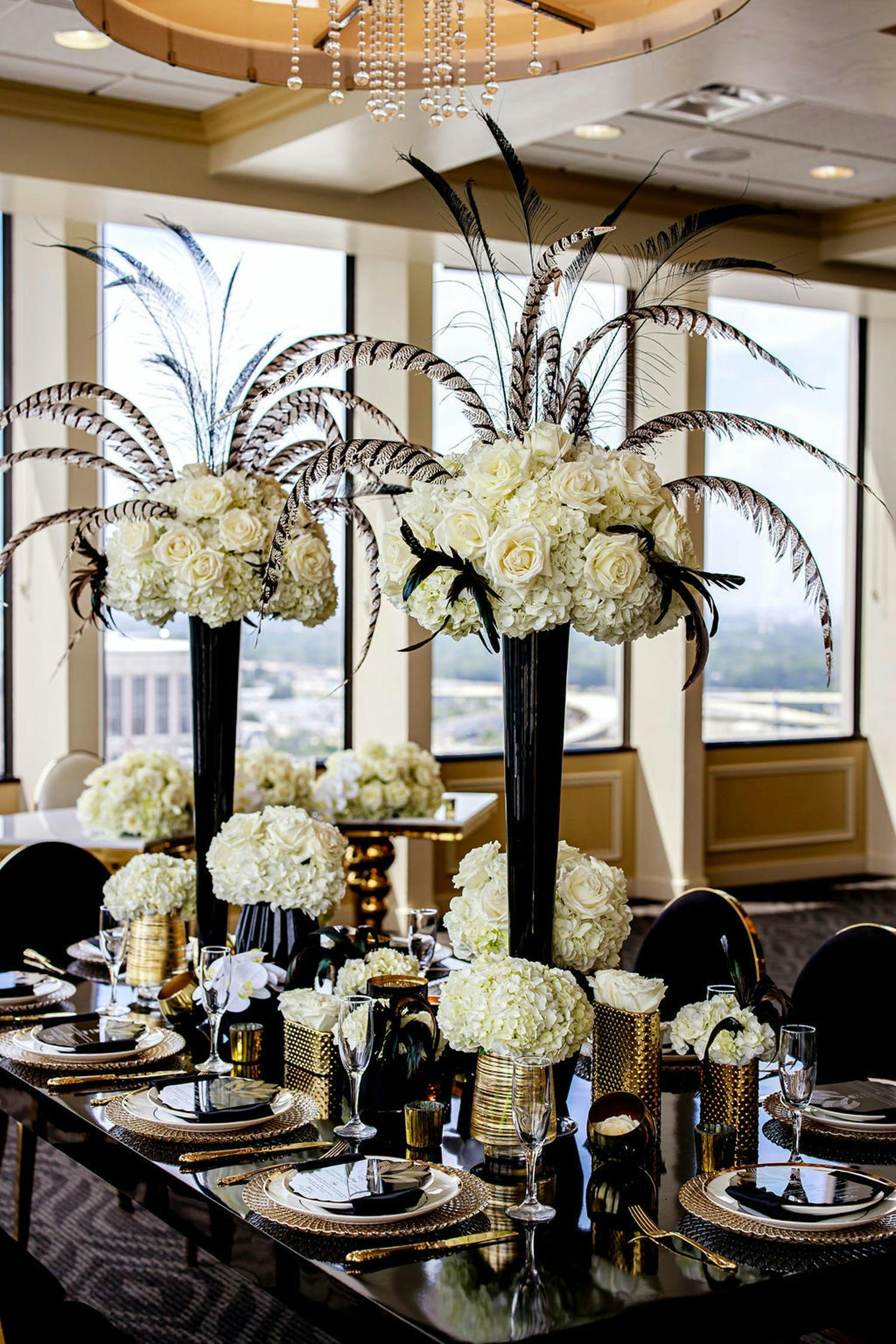 Gatsby-Themed Tablescapes with Black and White Wedding Décor | PartySlate