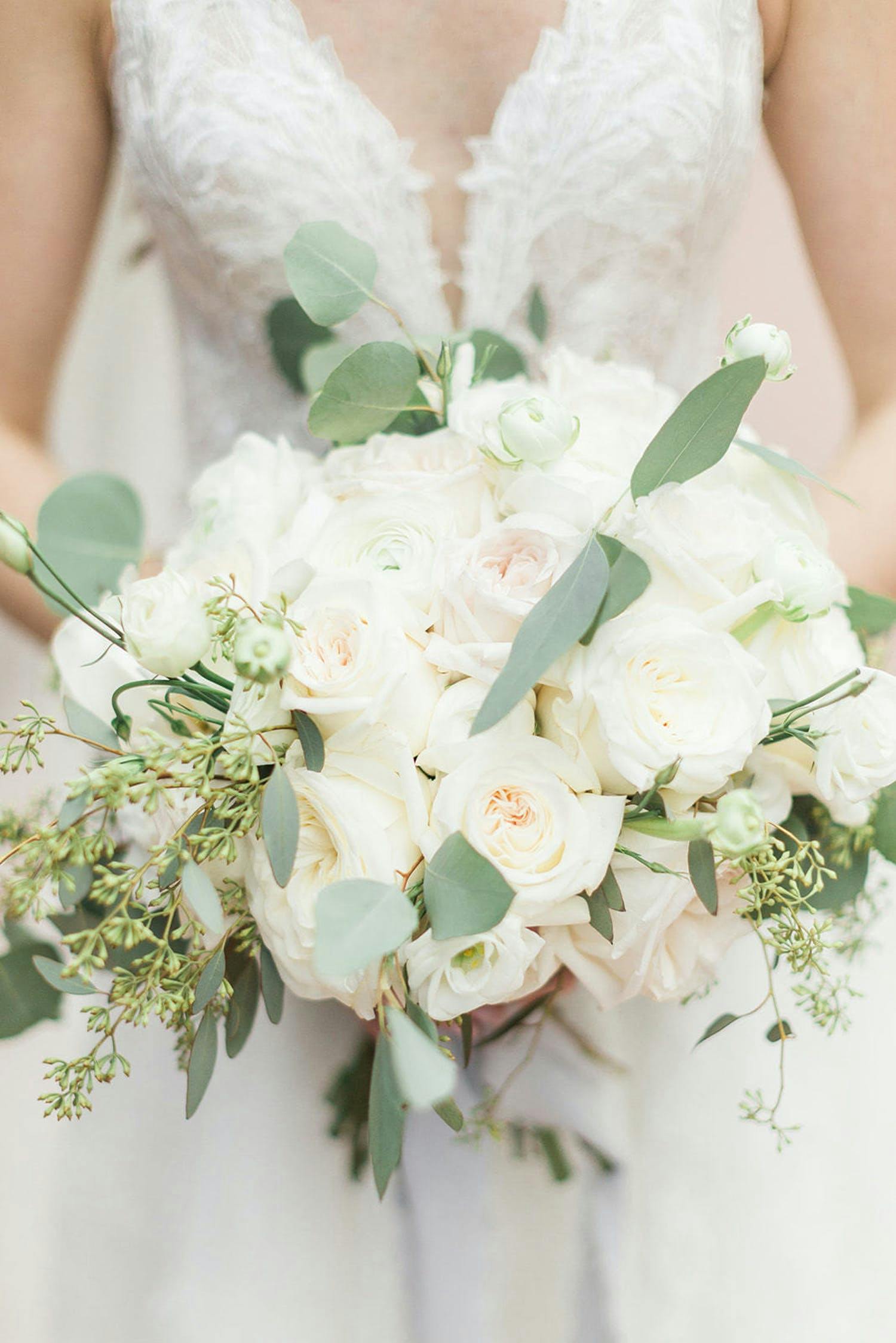 Rustic-Style White Wedding Bouquet | PartySlate