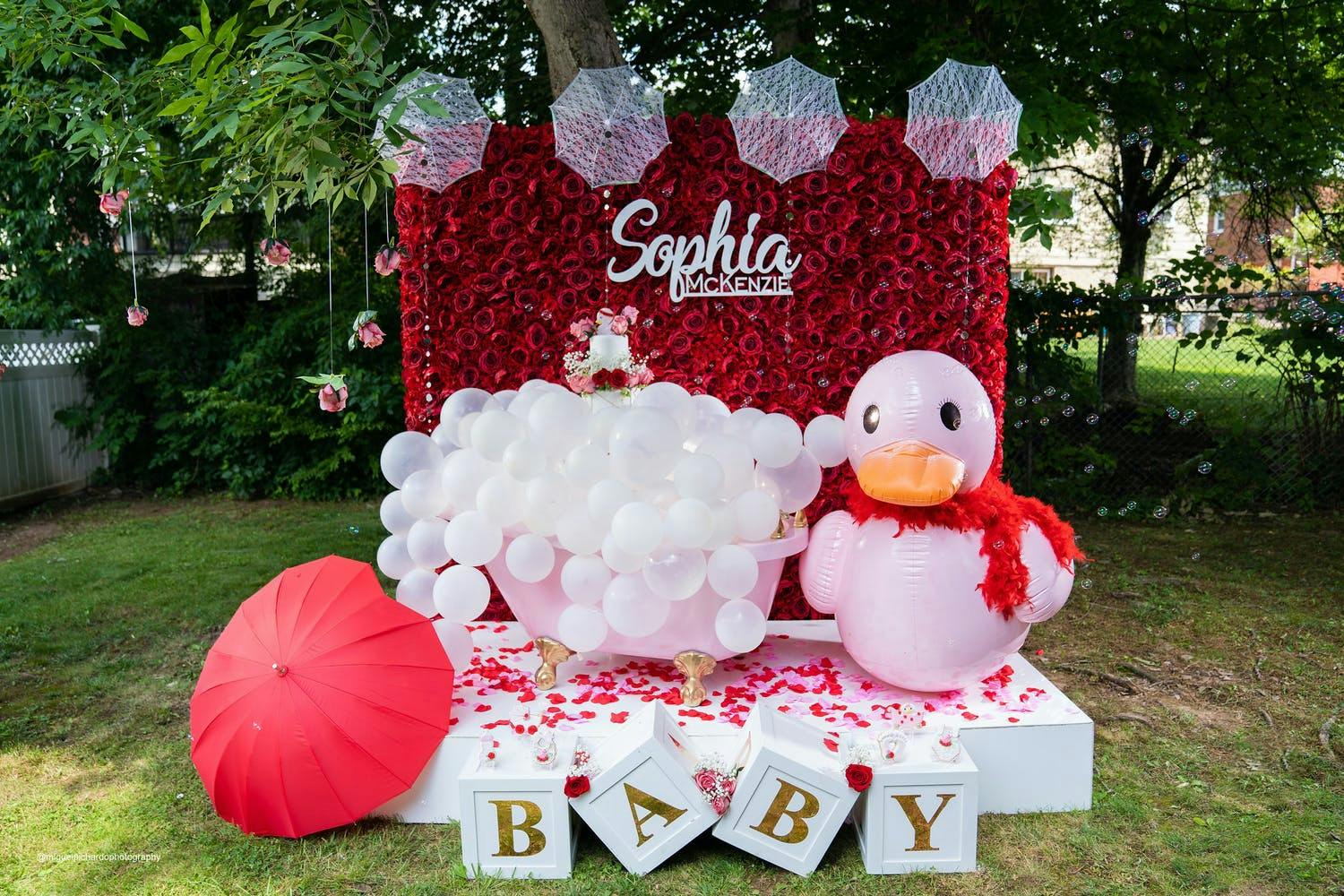 Bubbly Bathtub Balloon Baby Shower Installation | PartySlate