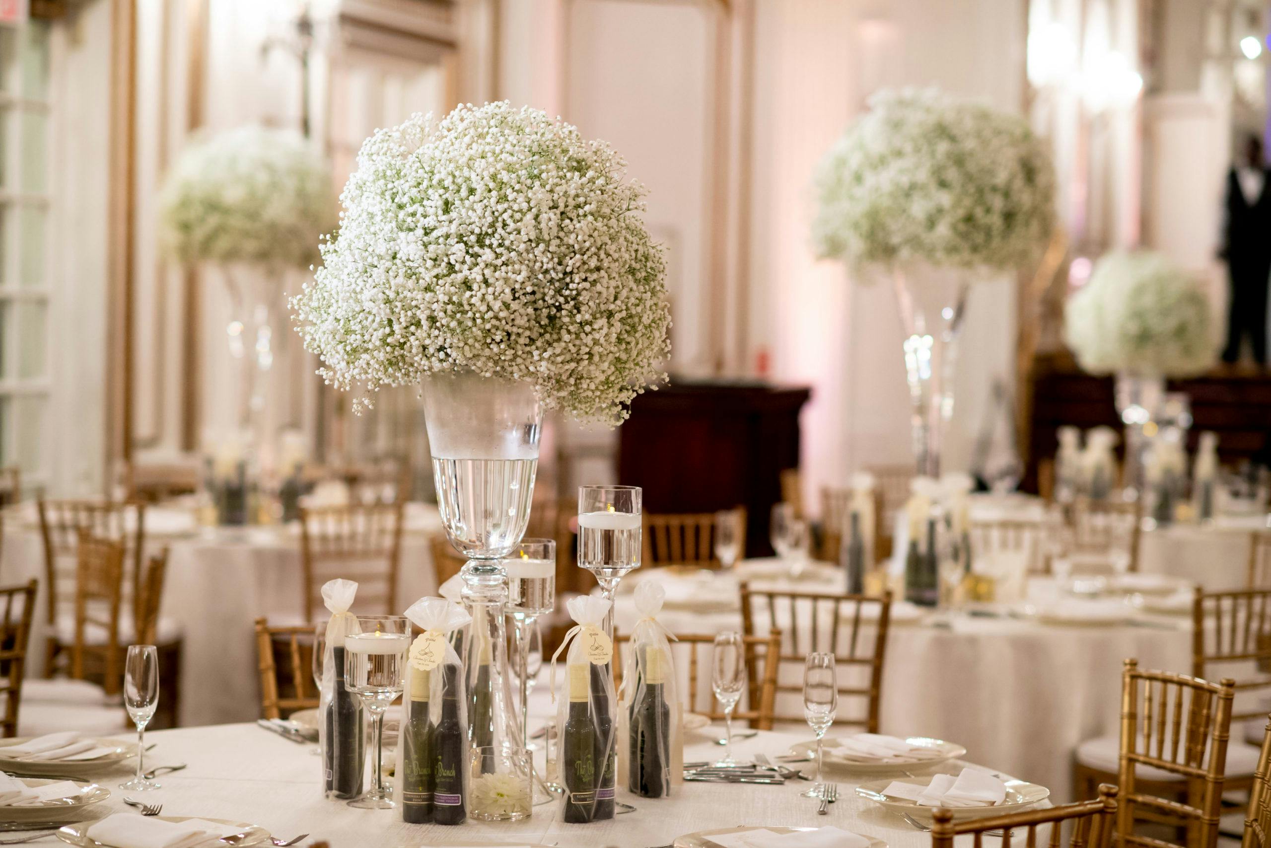 22 Ways Baby S Breath Is Reinventing Wedding Decor Partyslate