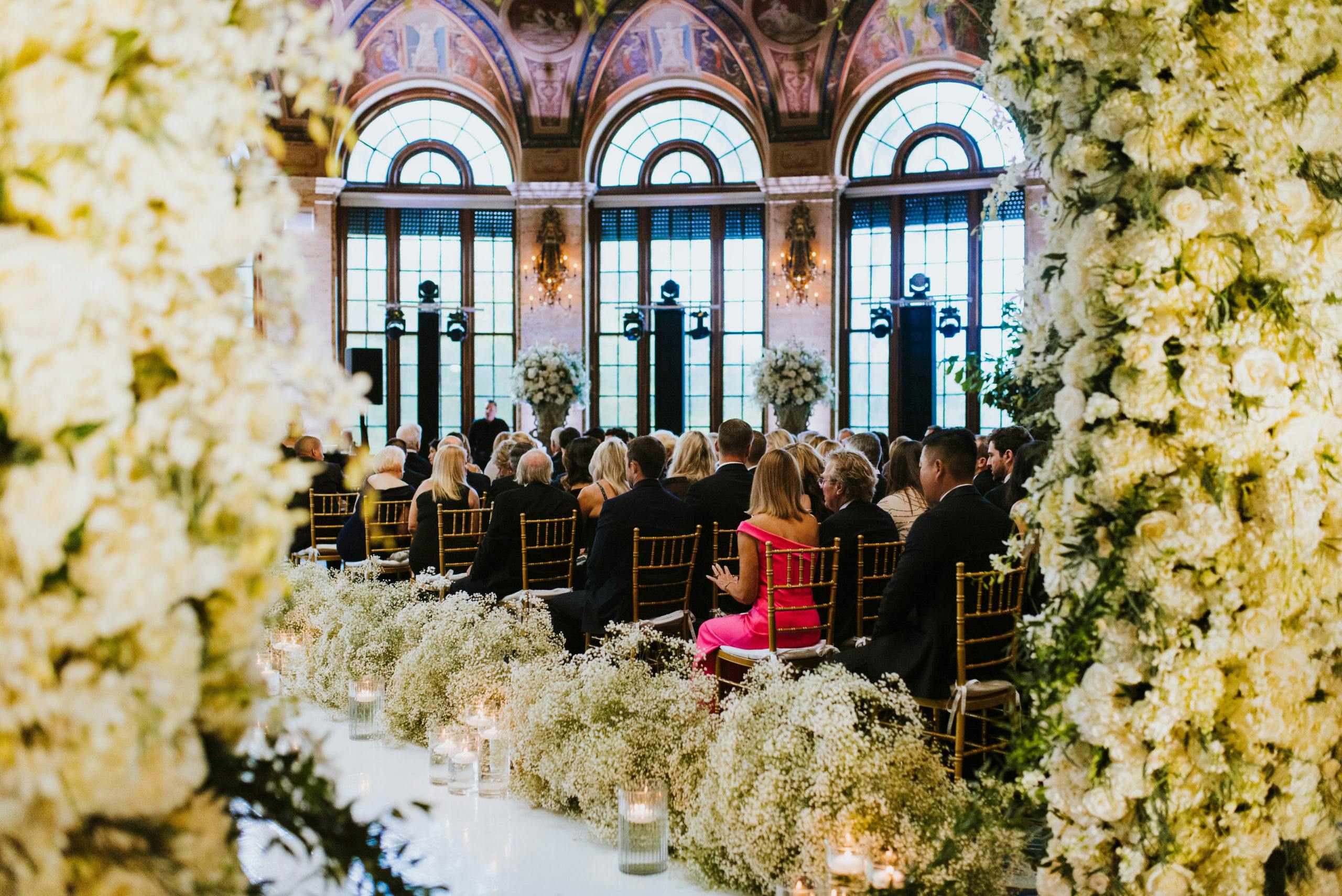 22 Ways Baby S Breath Is Reinventing Wedding Decor Partyslate