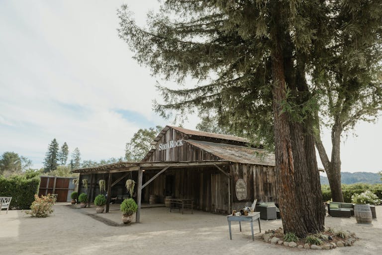 Soda Rock Winery’s wooden barn surrounded by greenery | PartySlate