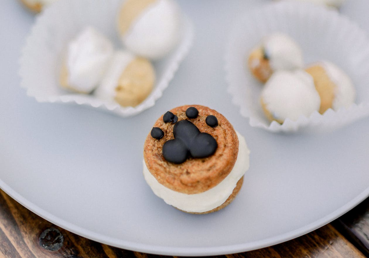 sandwich cookie with icing pawprint on top at wedding | PartySlate
