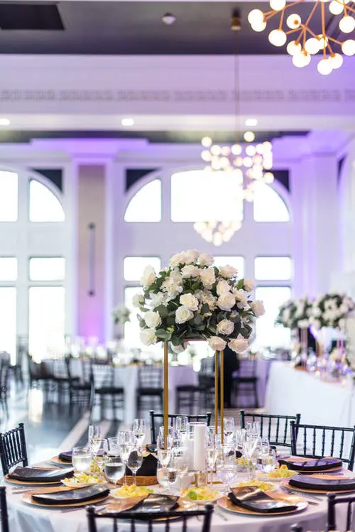 15 Ways to Have an Iconic Chicago Wedding - PartySlate