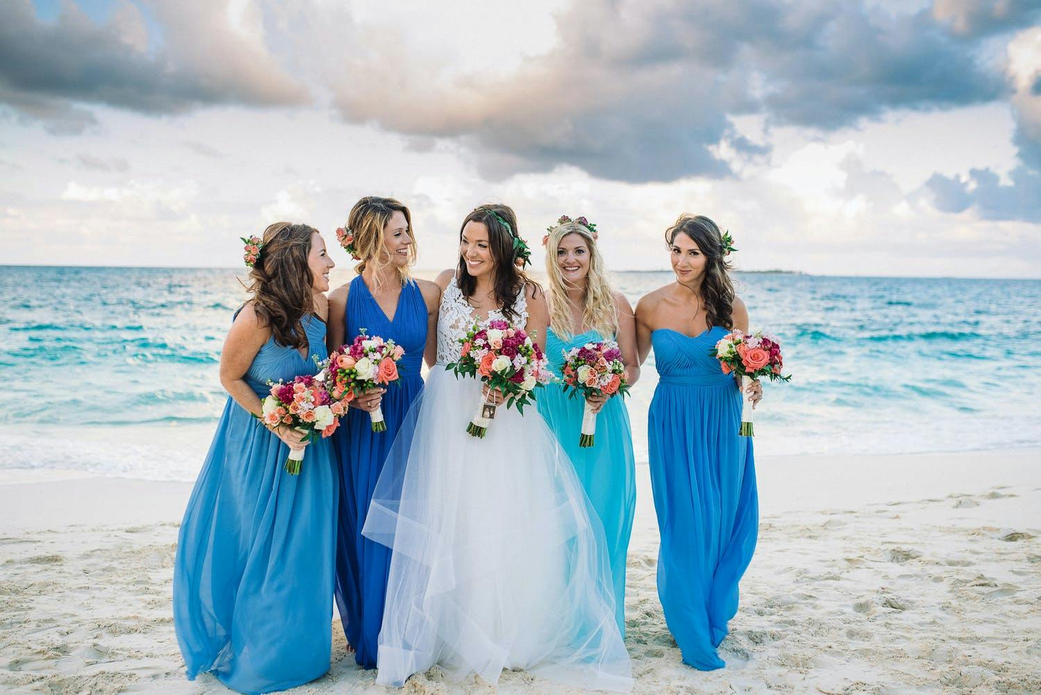 9 Beach Wedding Colors That Go Beyond Ocean Blues - PartySlate, image size:1260x841