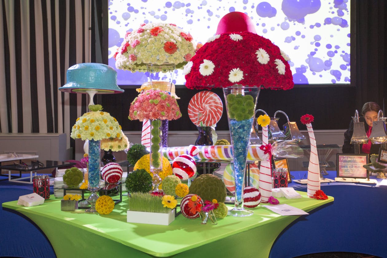 Charlie and the Chocolate Factory theme centerpiece | PartySlate