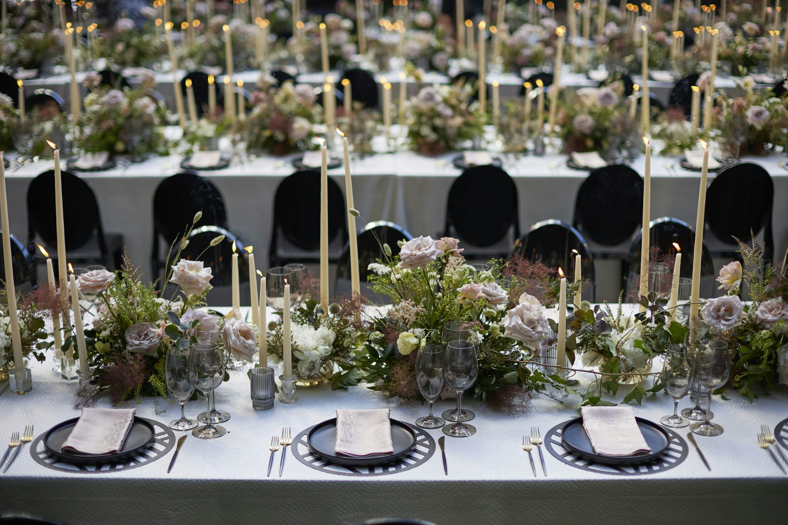 9 Moody Wedding Ideas, Where Edgy Meets Romantic - PartySlate, image size:1260x840