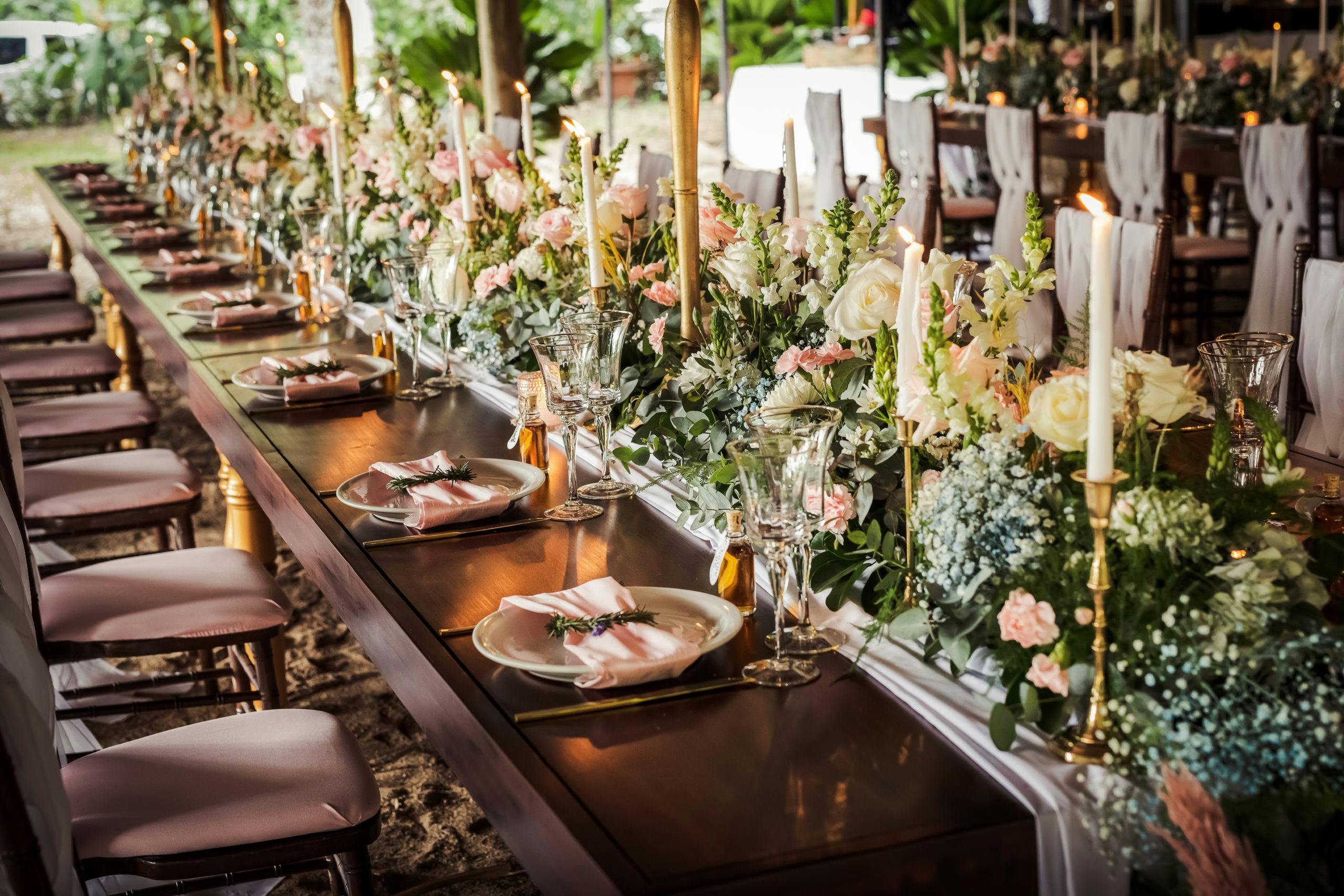 Summer Wedding Centerpieces That Marry Season \u0026 Style - PartySlate, image size:1260x840