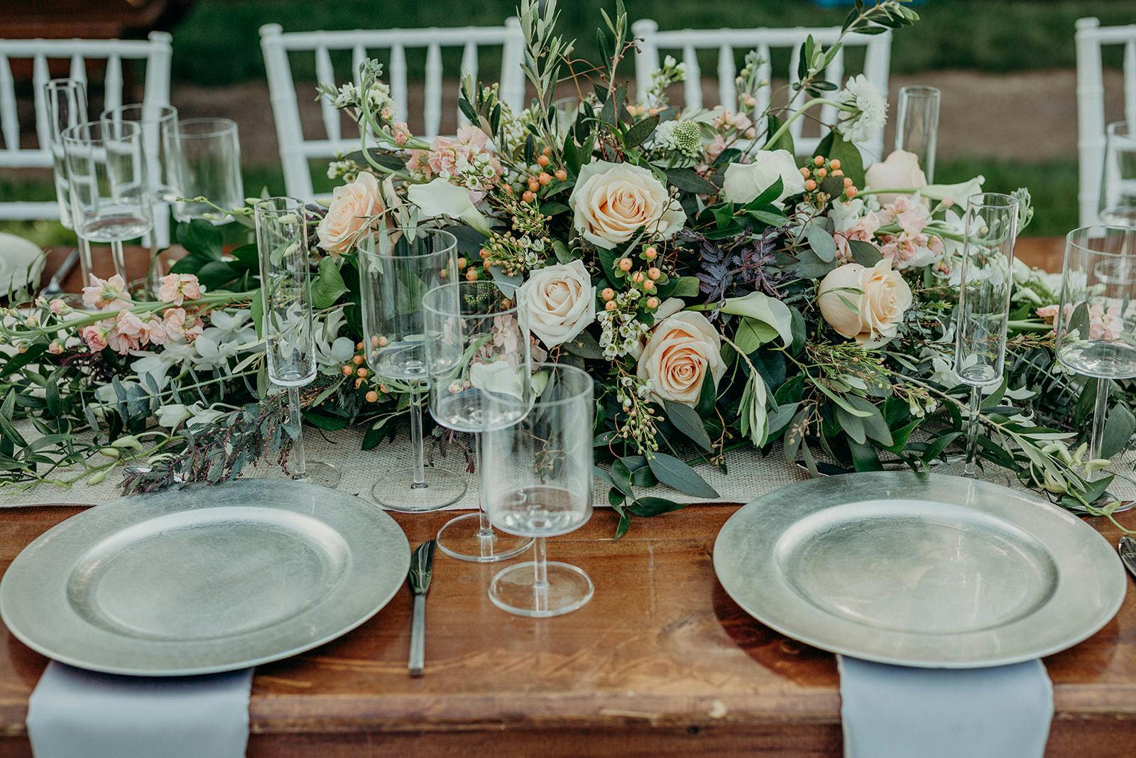 Summer Wedding Centerpieces That Marry Season \u0026 Style - PartySlate, image size:1260x840