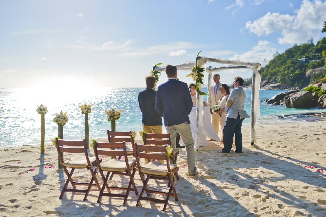DESTINATION VOW RENEWAL AT THE FOUR SEASONS RESORT IN SEYCHELLES | PartySlate