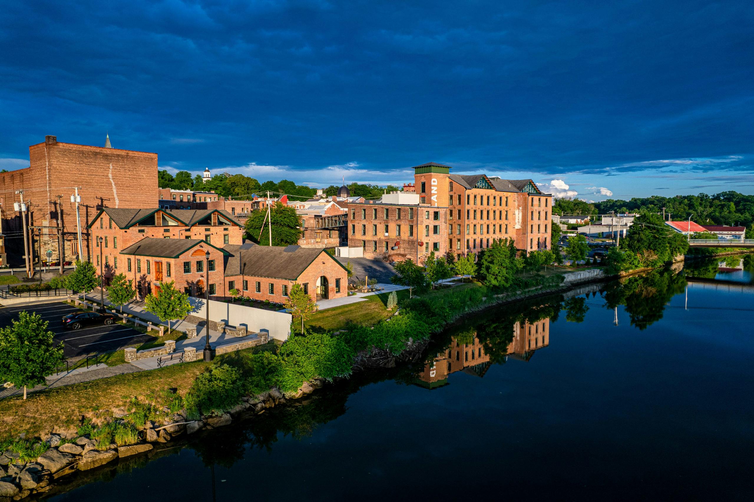Foreland Catskill Celebrates The Opening Of Book House With A Waterfront Happy Hour