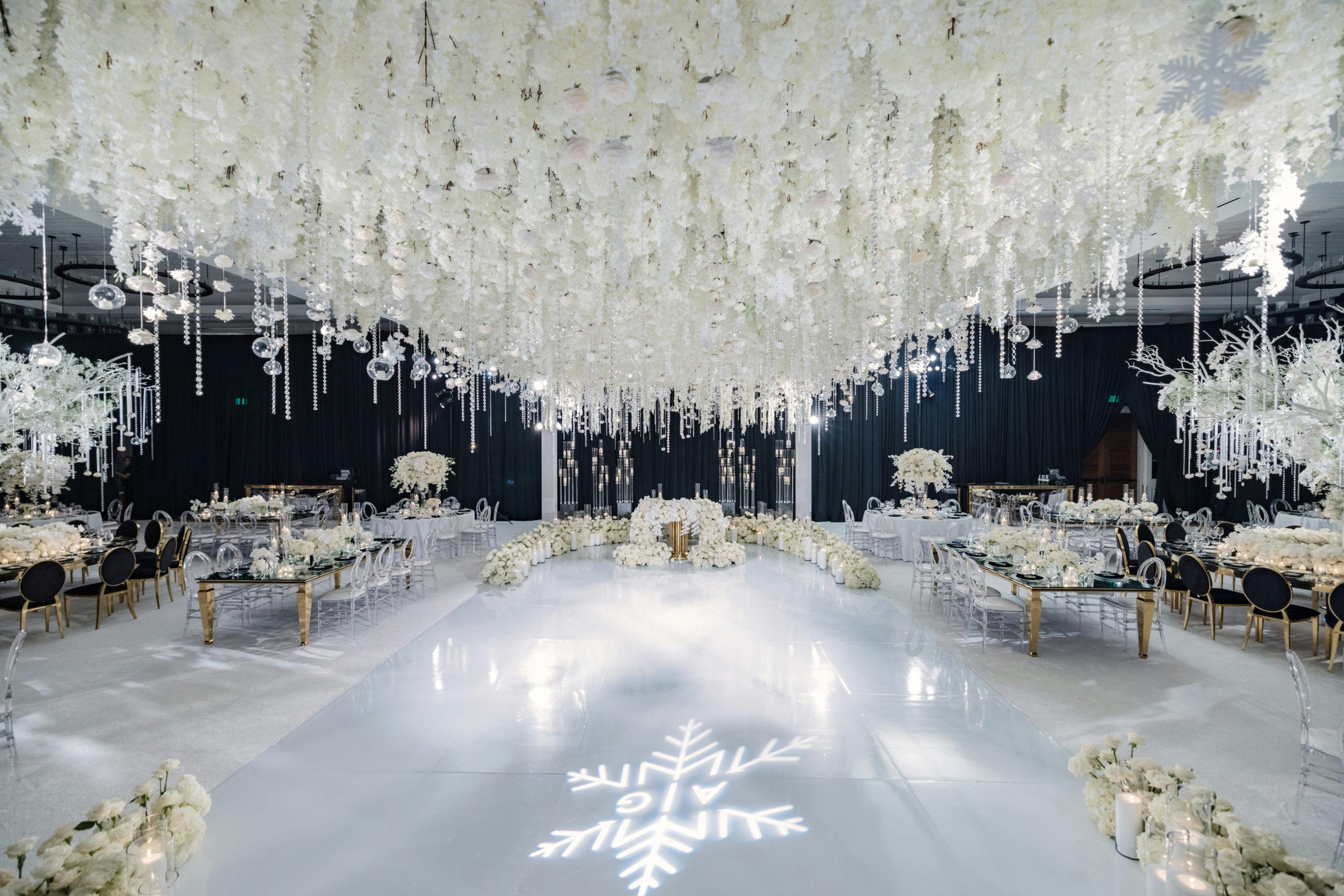17 Breathtaking Winter Wonderland Wedding Ideas PartySlate