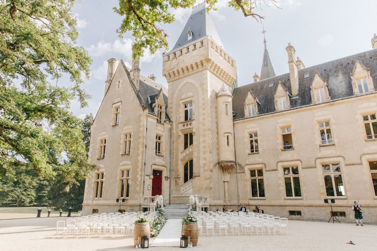 Destination Wedding in La Guerche-sur-l'Aubois, France