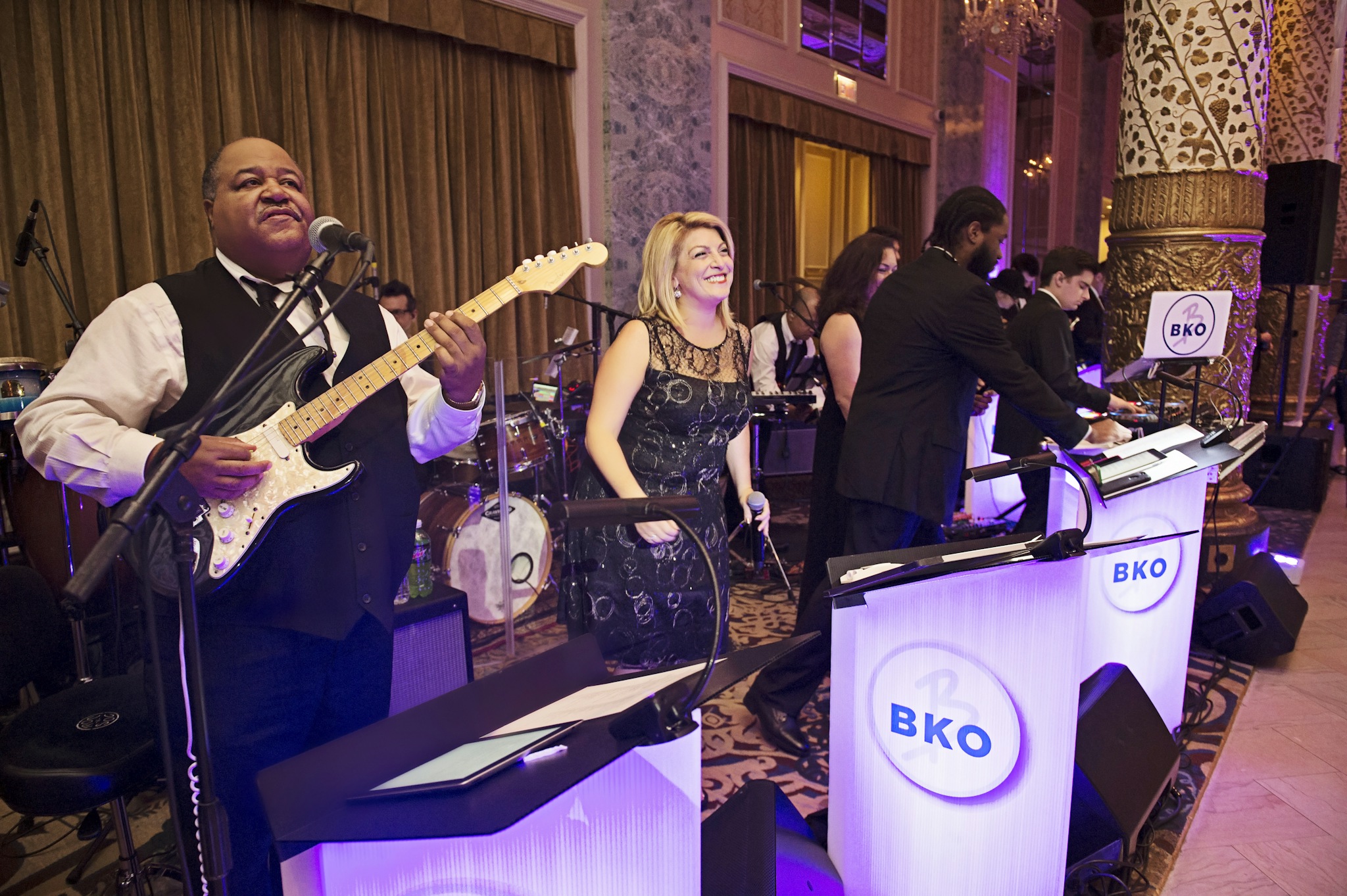 Chicago S Best Party Wedding Bands Partyslate Chicago S Best Party Wedding Bands Partyslate